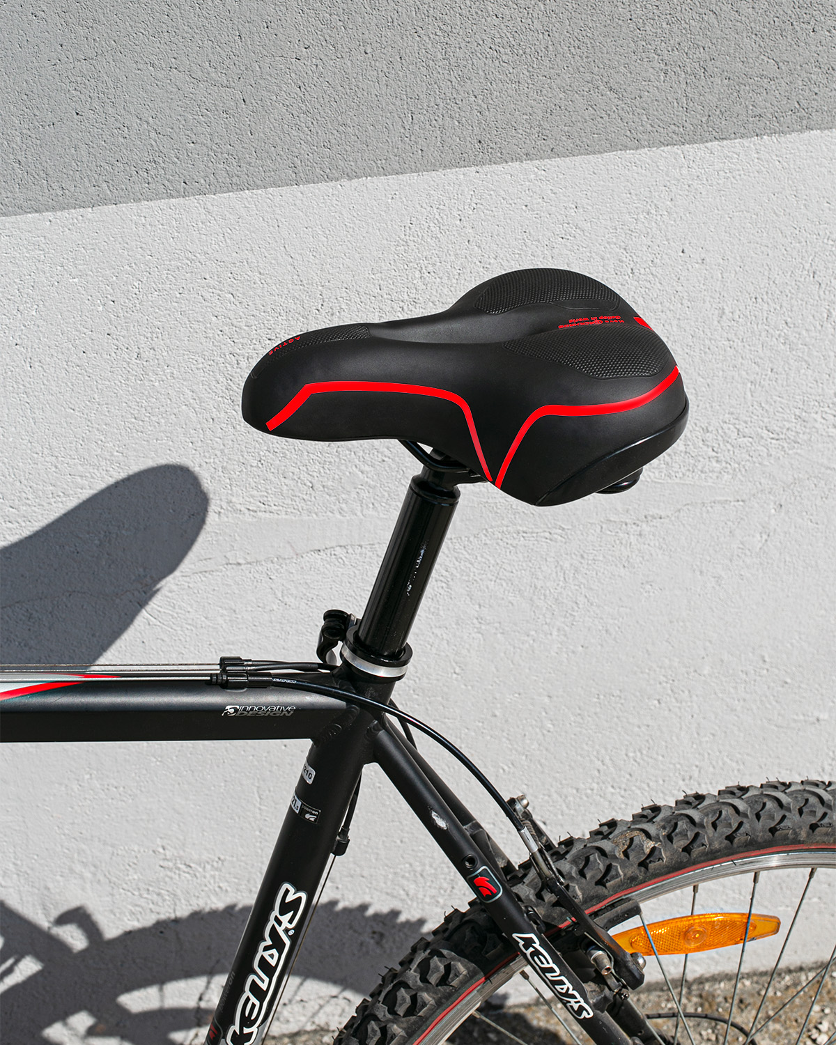 Siodełko rowerowe szerokie amortyzujące z odblaskami RS4