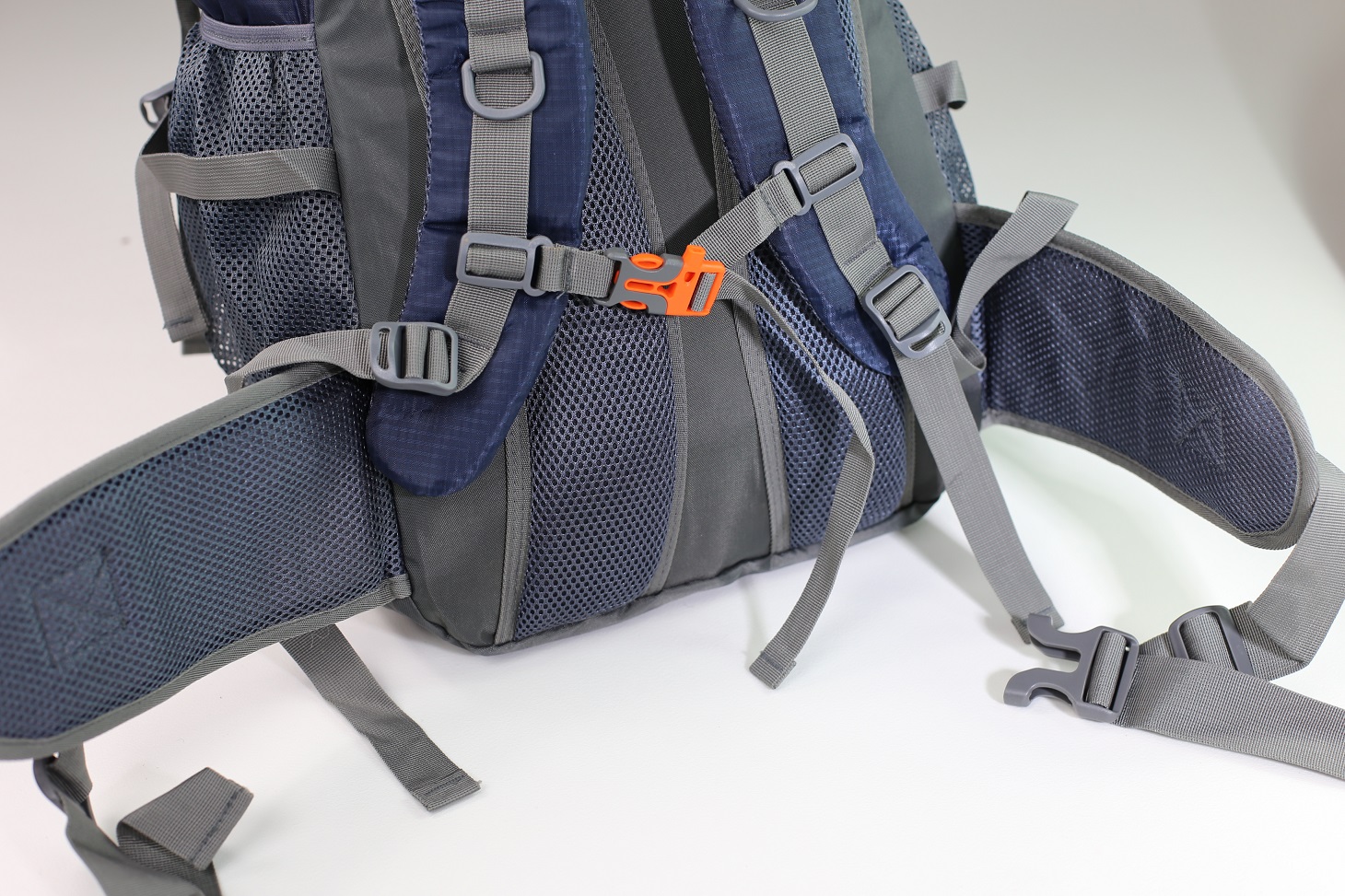 Plecak turystyczny górski trekkingowy Mnich 70 litrów granatowy