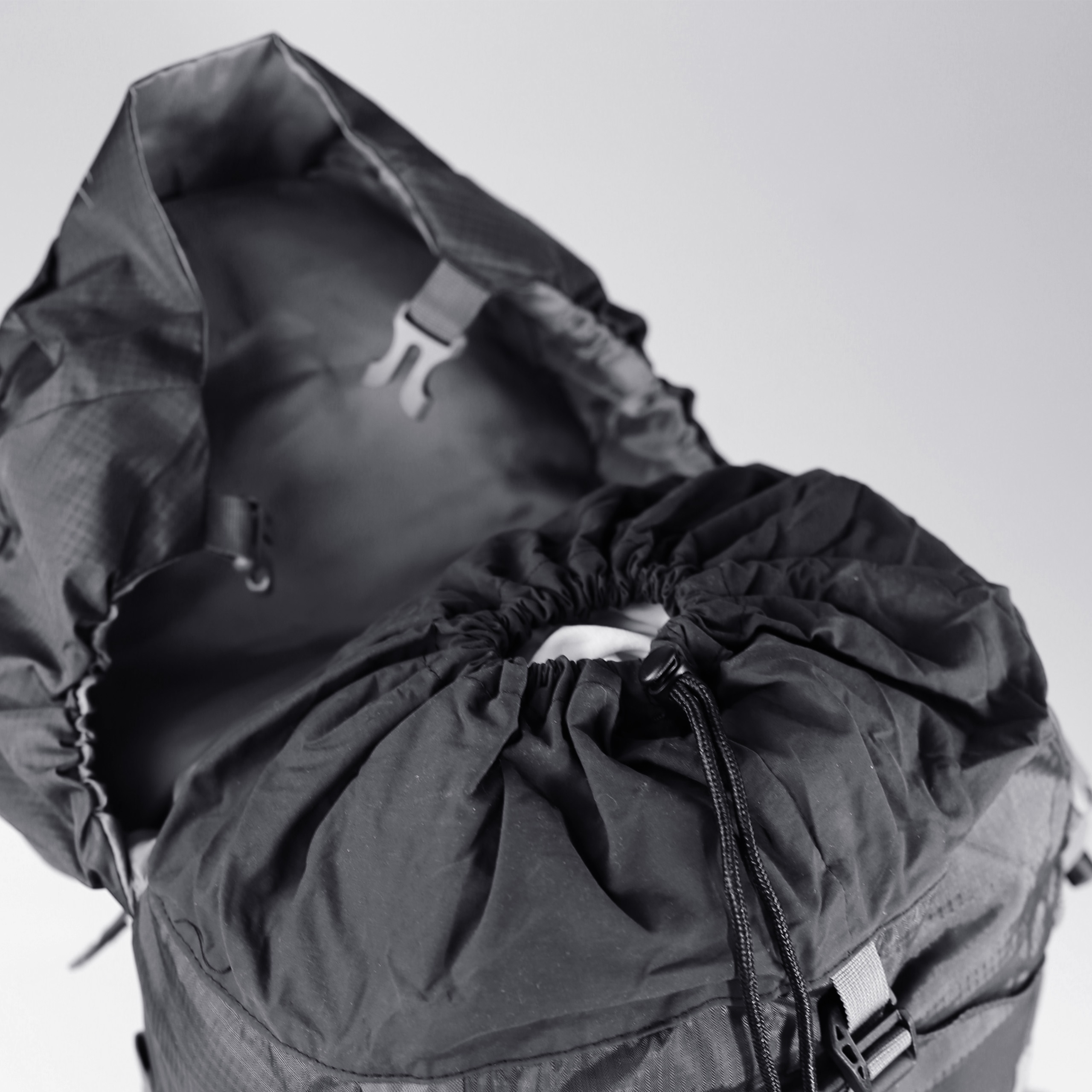 Plecak turystyczny górski trekkingowy Mnich 70 litrów czarny