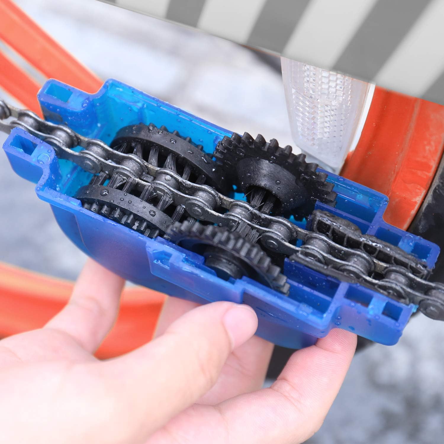 Przyrząd do czyszczenia łańcucha rowerowego zestaw maszynka szczotka