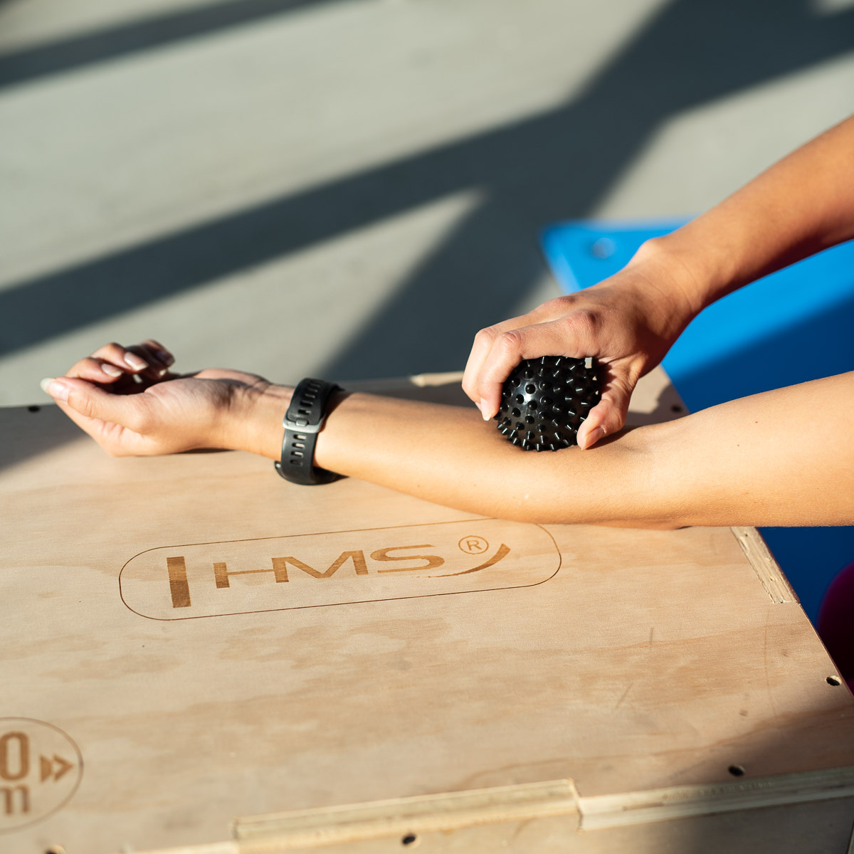 Piłka lacrosse z kolcami do masażu BLP01 black HMS