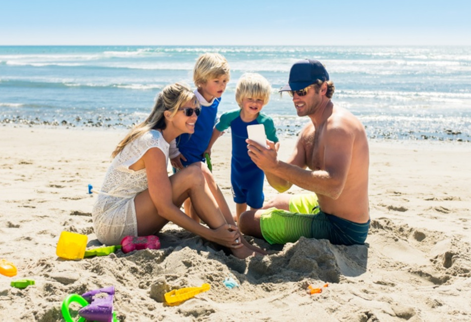 6 pomysłów na plażowe zabawy dla całej rodziny. Jak umilić sobie czas?