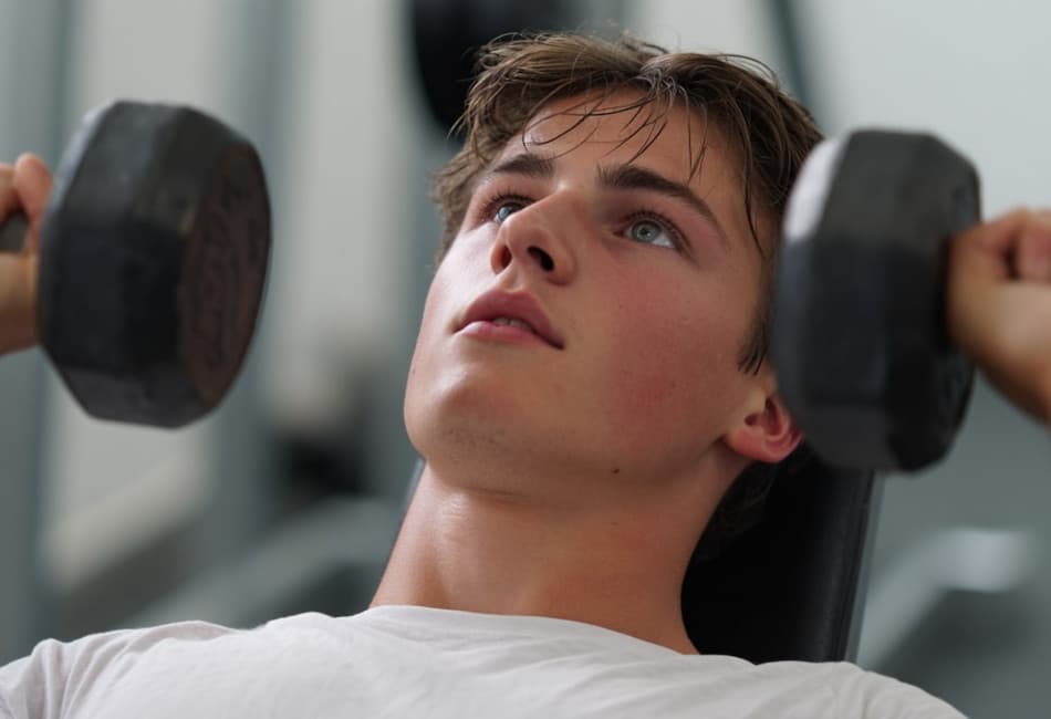 Co jest lepsze: hantle czy sztanga? Zależy od celu i doświadczenia