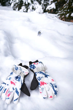 Rękawice narciarskie zimowe na deskę narty rozmiar M dłoń 19 cm biało-czerwone