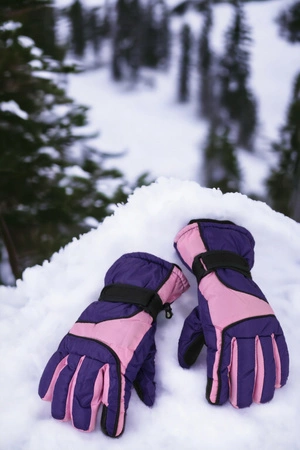 Rękawice zimowe narciarskie na sanki narty rozmiar M dłoń 17 cm jasnoróżowe