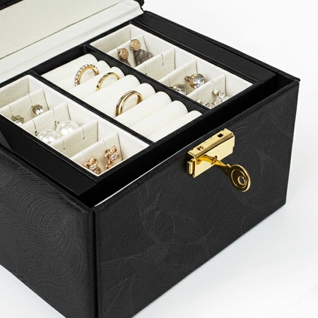 Szkatułka na biżuterię czarna z zamkiem – organizer z szufladami i lusterkiem