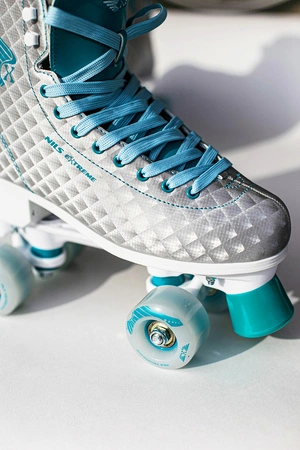 Wrotki klasyczne NQ14198 srebrno-turkusowe rozmiar 36 Nils Extreme